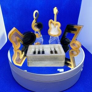 *PRICE DROP* Set of 8,  3 mini stands,resin musical notes, guitar,piano keyboard